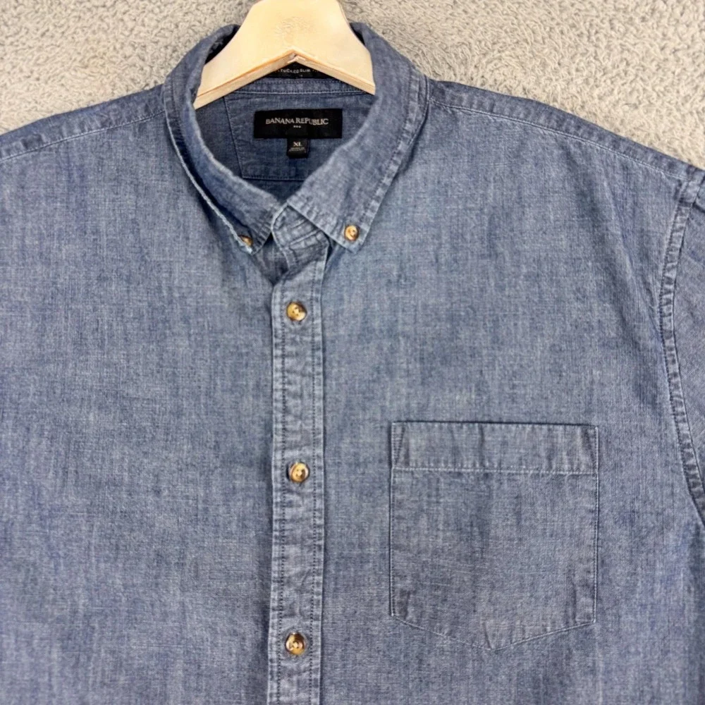 Banana Republic Shirt Mens XL Blue Chambray Untucked Slim Fit Button Down Cotton
